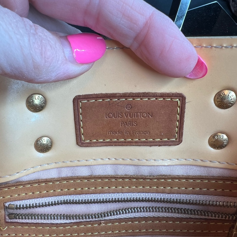 Authentic Louis Vuitton Vernis handbag - Picture 15 of 16